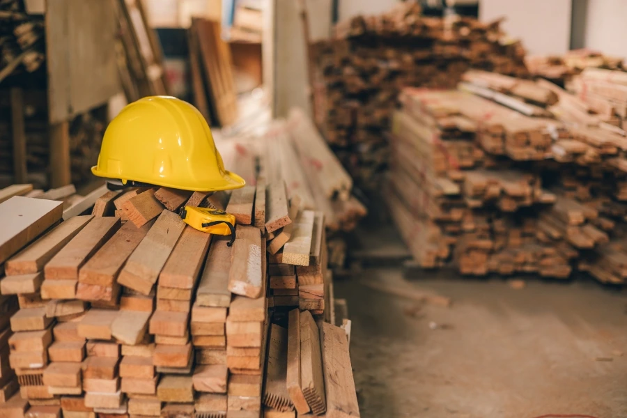 kayu bangunan